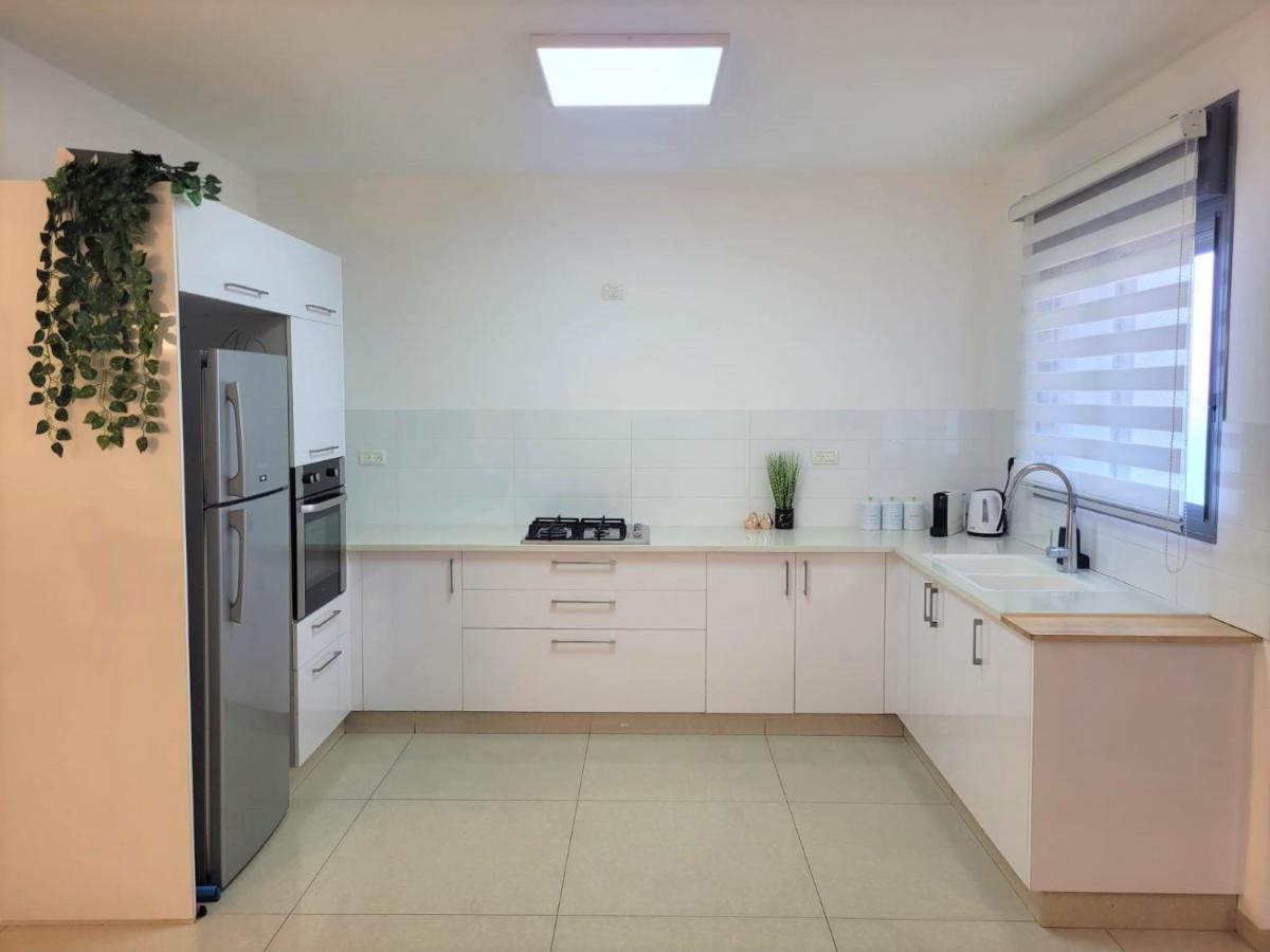 Yalarent Ariston Apartment & Penthouse Tiberias Exterior foto